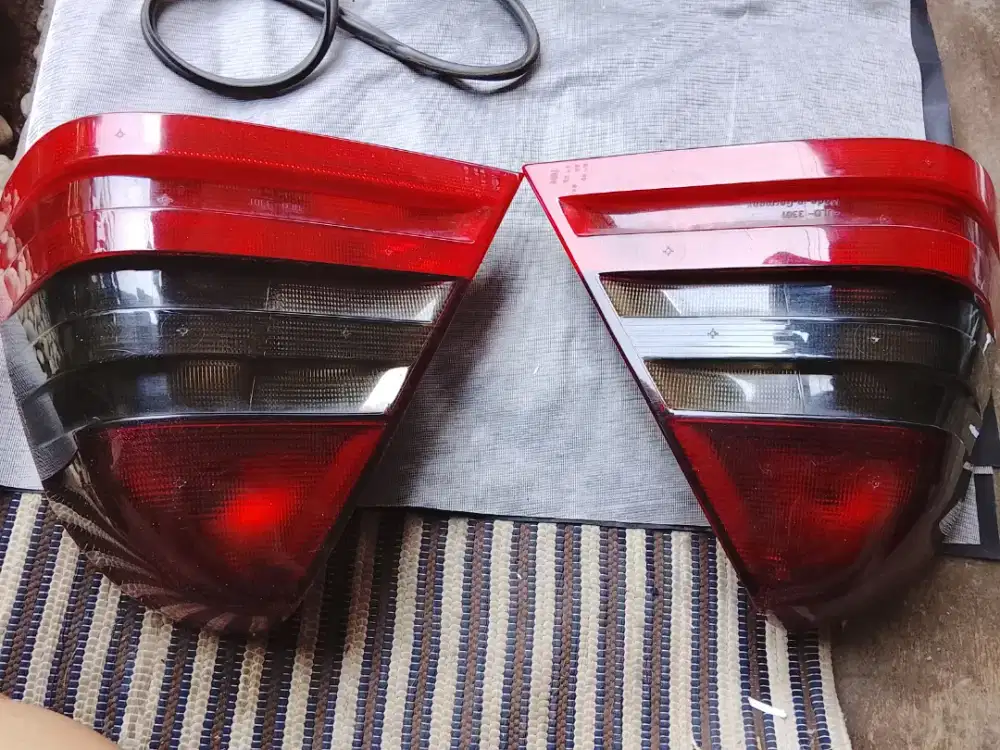 Lampu belakang Mercedes c230 1999 (w202)