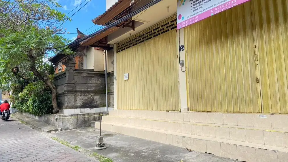 Di kontrakan ruko area legian