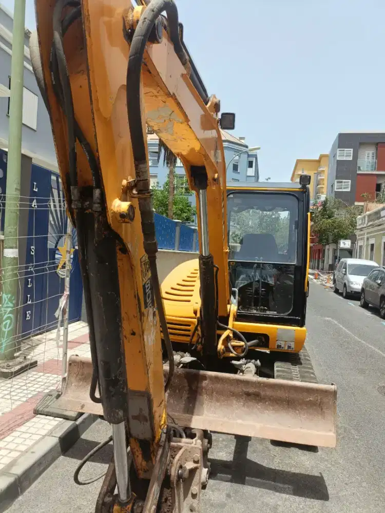 VlBRATORRY Wales Dozer Excavator PC75 becko breaker Crane Dumptruck