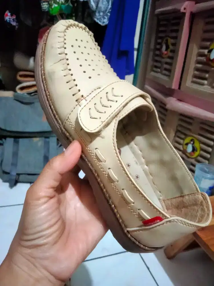 Gratis, Sepatu wanita Kickers size 39