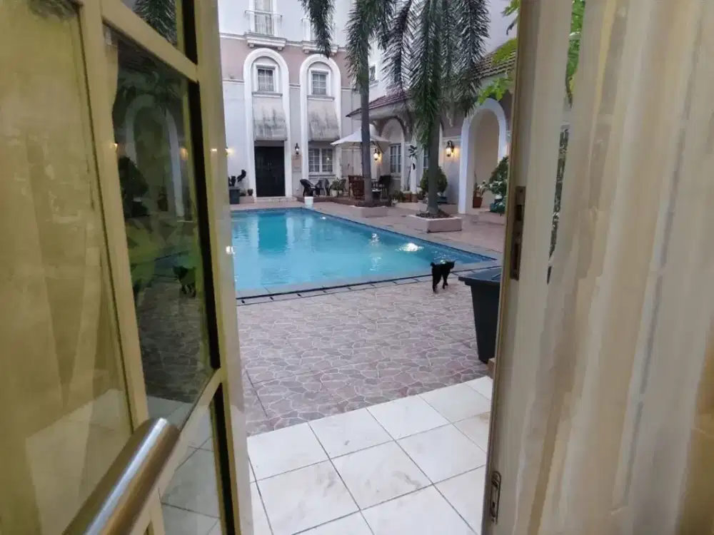 Alesha Vanya Park BSD Full Furnished, Akses Depan Pool