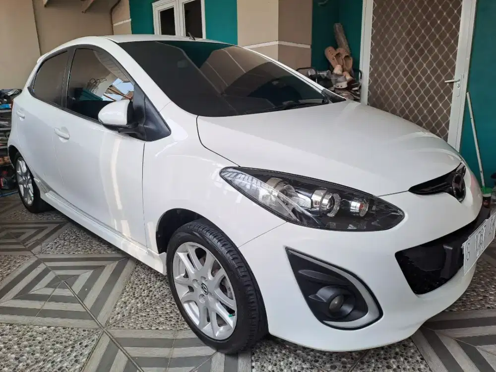 Mazda 2 R 2012 low KM recods service mazda