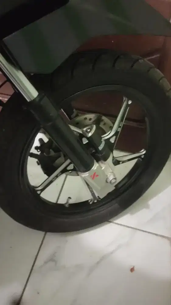 shok depan, velg