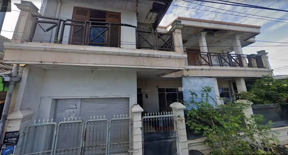 Rumah usaha tengah Kota Surabaya