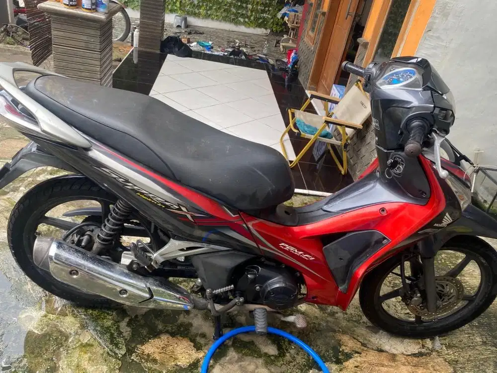 Honda supra x helm in FI