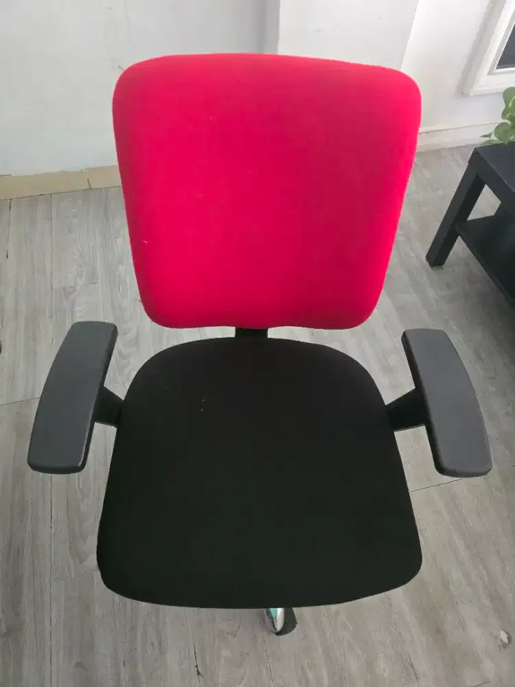 Bekas Kursi Kantor