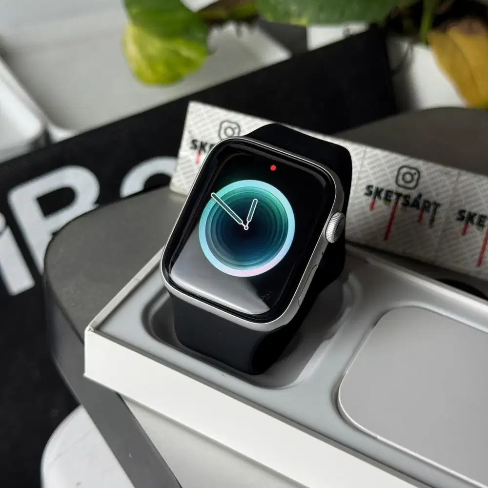 Apple Watch Series 4 44mm Silver iBox iWatch Battery Health 95%