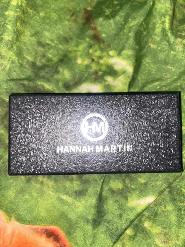 Jam tangan Hannah Martin analog