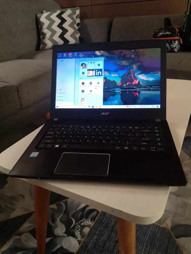 Acer Aspire E5-475 Core i5 RAM 8GB SSD 256GB - Mulus Siap Pakai