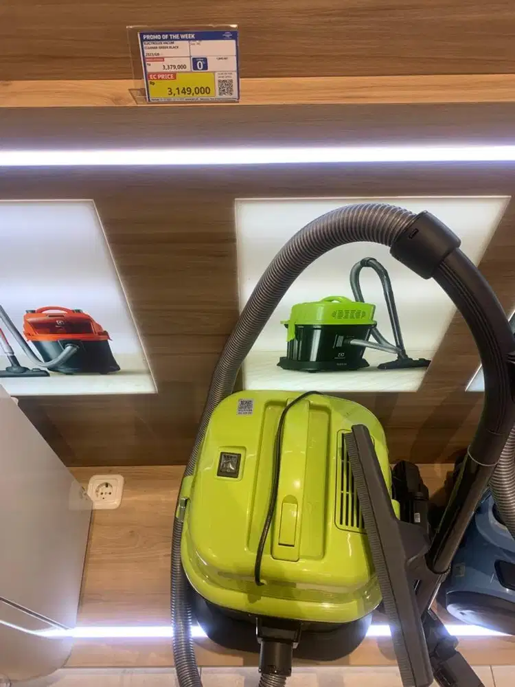 electrolux vacum cleaner green black