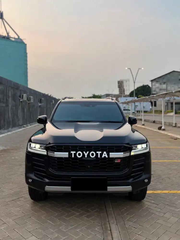 TOYOTA LAND CRUISER 300 GR-S 3.0 4X4 AT 2023