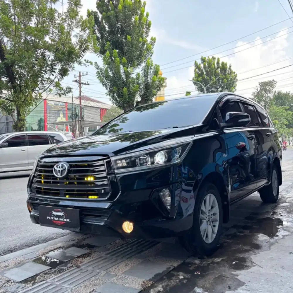 Toyota Innova Reborn 2.0 Bensin V Luxury A/T 2019 Hitam