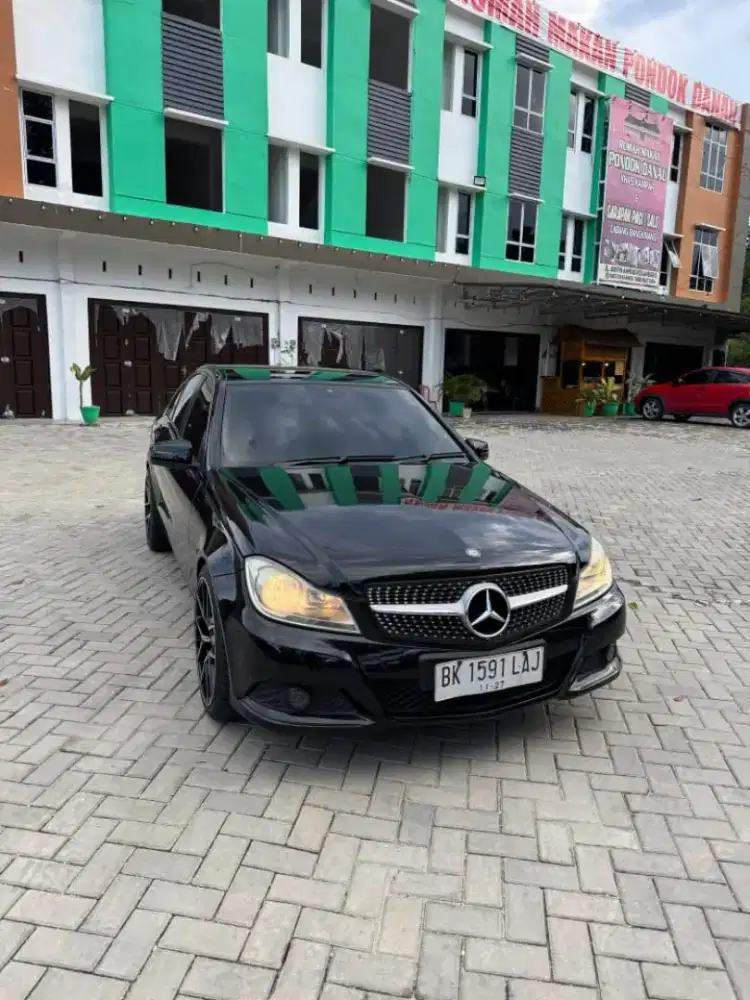 Mercedes benz c200 cgi avantgrate 2012