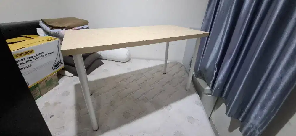 Meja Kantor IKEA Bekas Rasa Baru Bahan Kokoh Besi Bongkar Pasang