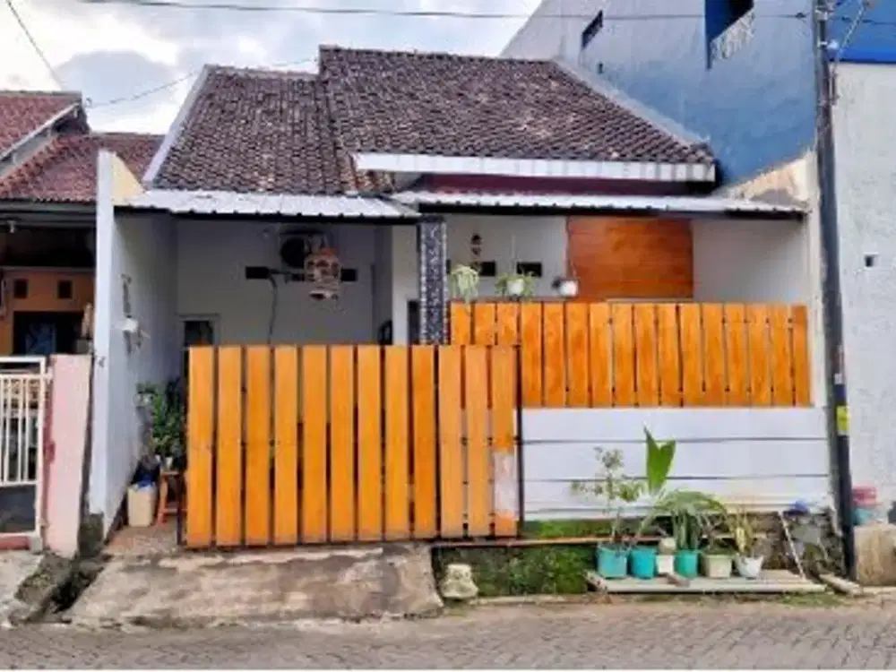 Dijual Rumah Lokasi Strategis di Jl. Tali Asih Jatisari Semarang