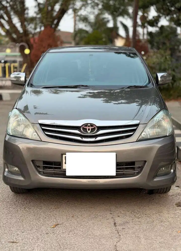 Toyota Kijang Innova 2010 Bensin