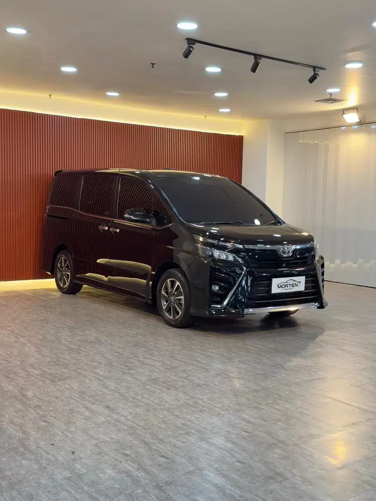 Toyota Voxy 2.0 AT 2019 Odo 50 Ribu Record Antik Bergaransi 1-2 Tahun