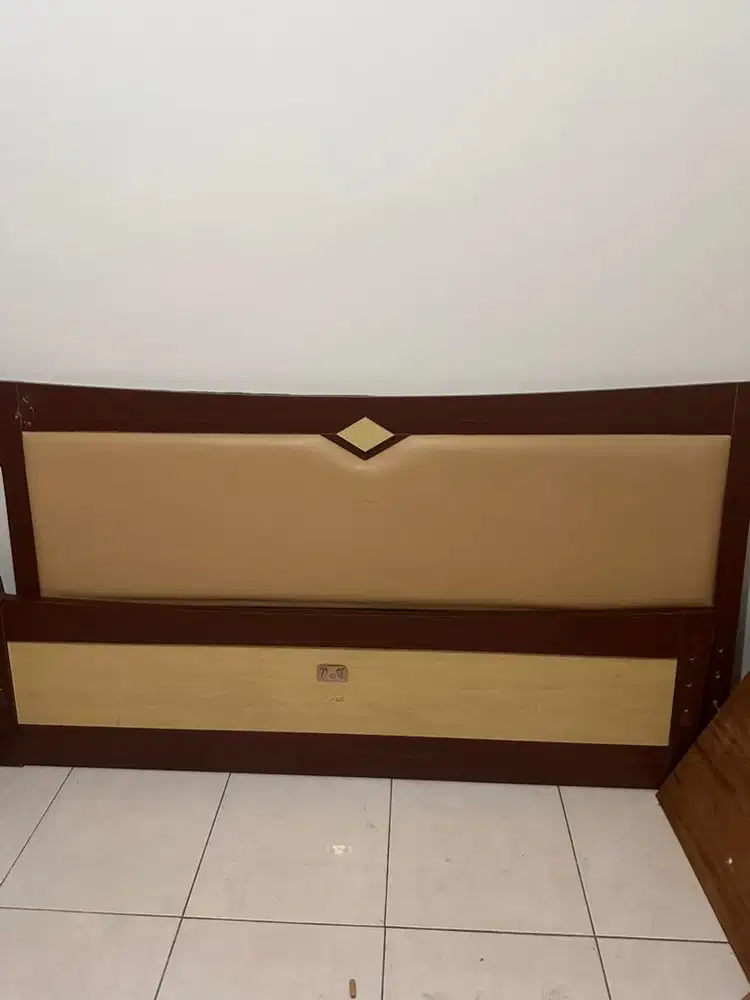 Dipan Tempat Tidur Merk Ligna