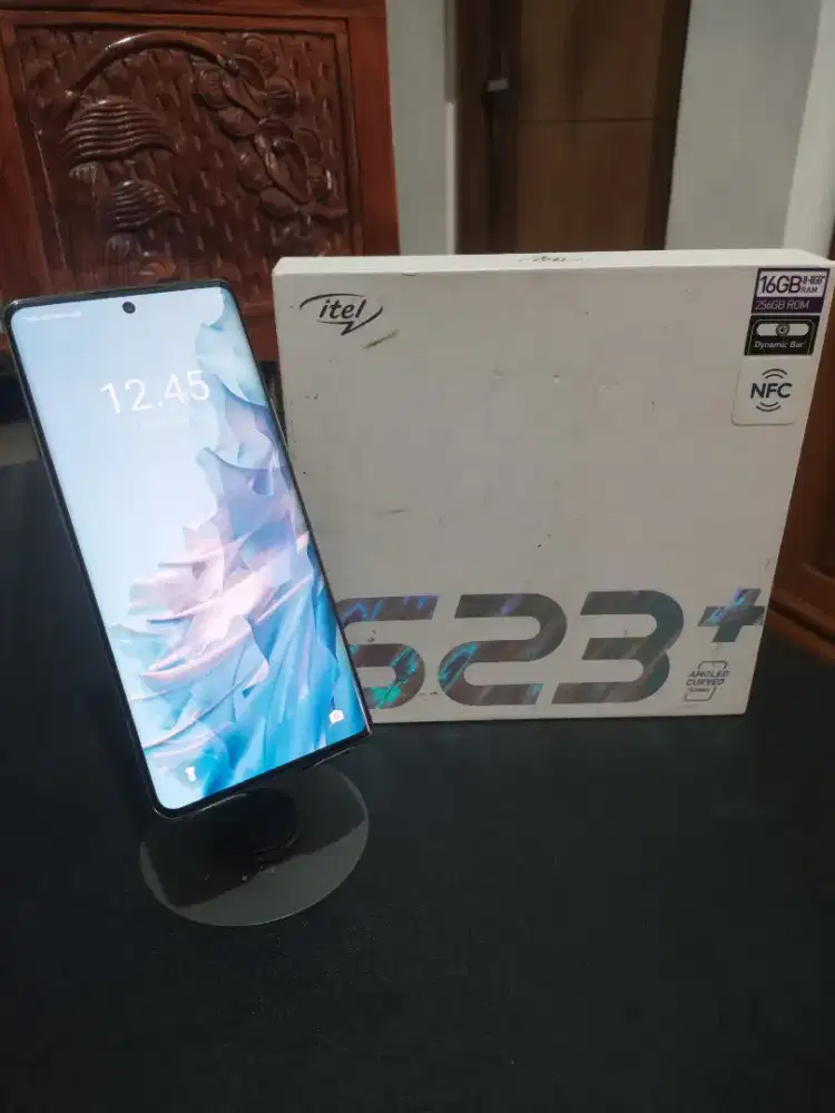 Itel S23 Plus 8 / 256 GB Amoled Curved