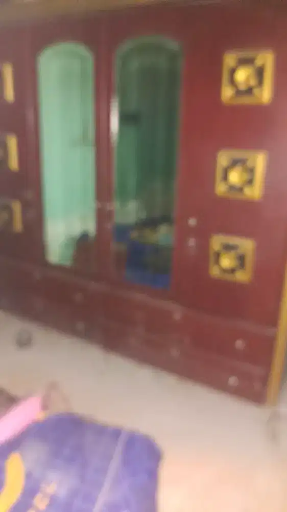 Lemari, kaca hias bekas. Masih bagus barang berkualitas hanya berdebu