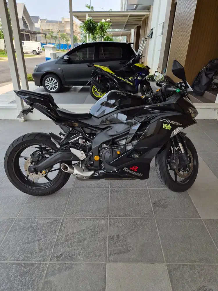 Kawasaki Zx25r 2020 hitam