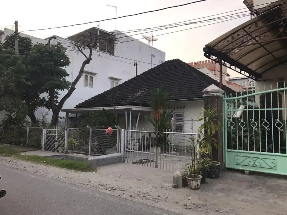 DIJUAL TANAH + RUMAH TUA JL PANGLIMA NYAK MAKAM! LOKASI STRATEGIS, COCOK UNTUK RENOVASI ATAU INVESTASI