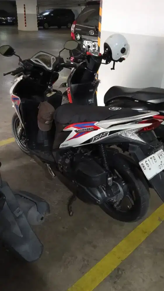Vario 125 kzr putih