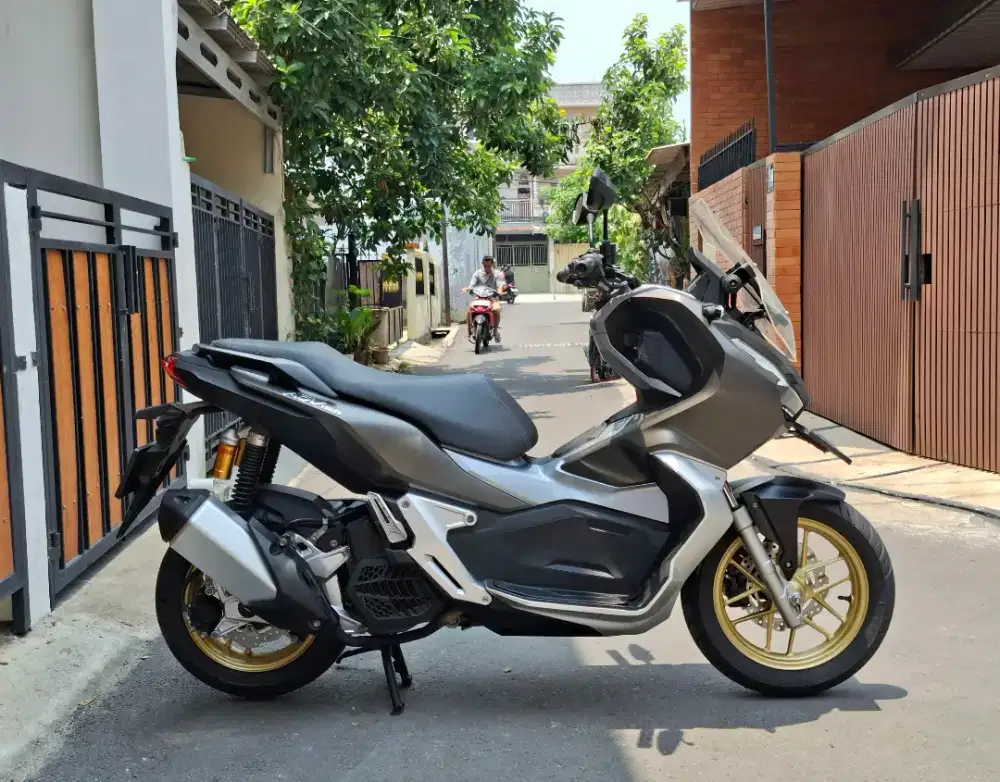 Honda ADV 150 CBS ISS Keyless MULUSSS Pajak Hidup Panjang
