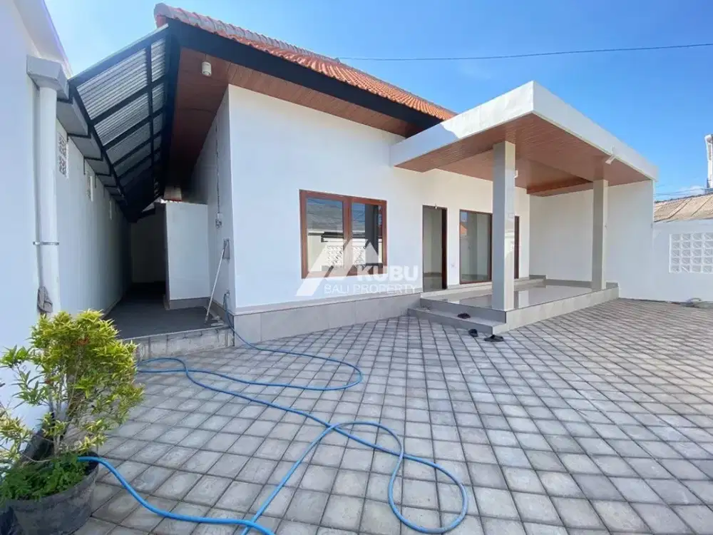 KBP1725 Brand-new 3-bedroom house located in a quiet Sanur Area.