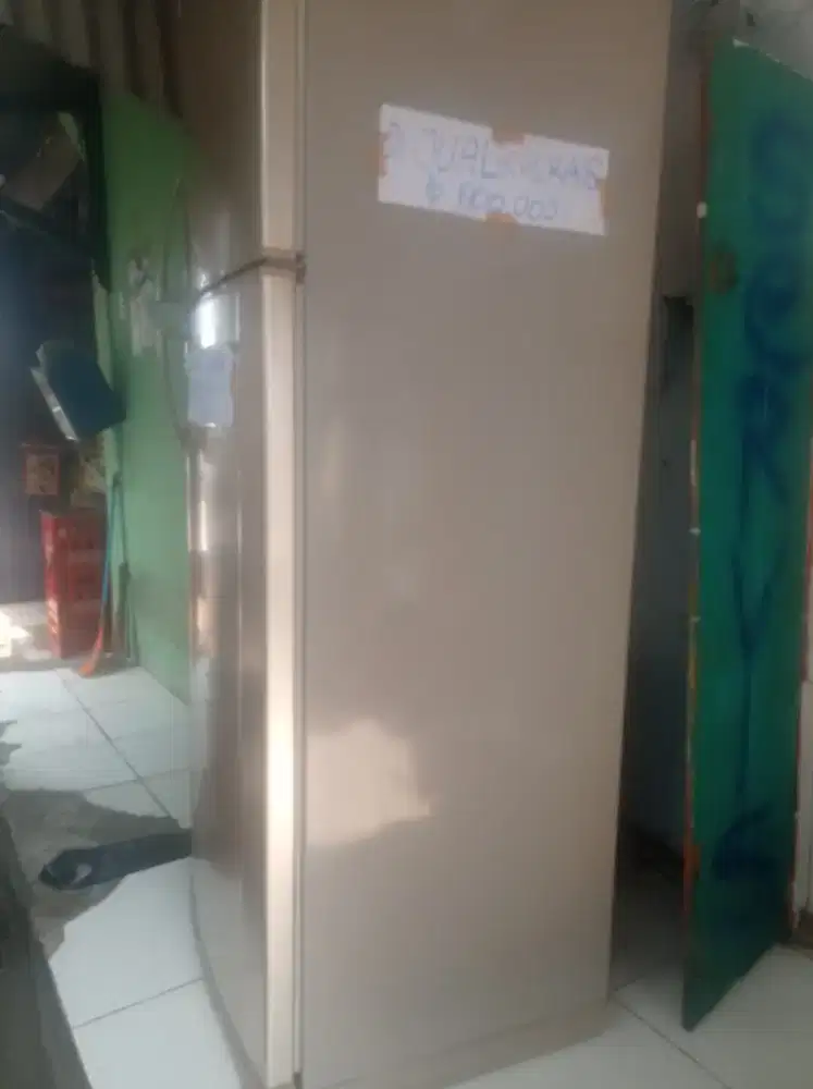 Kulkas 2 pintu jumbo merk elextrolux