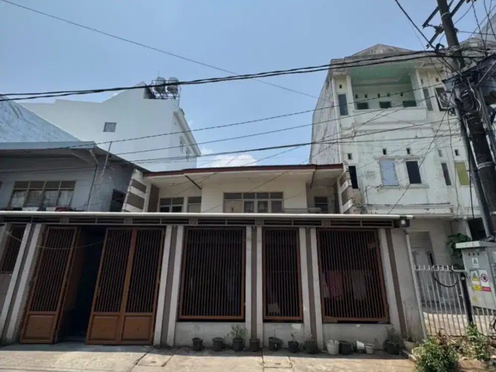 Dijual Rumah di Jl. Sultan Daeng Raja - 2 Lantai