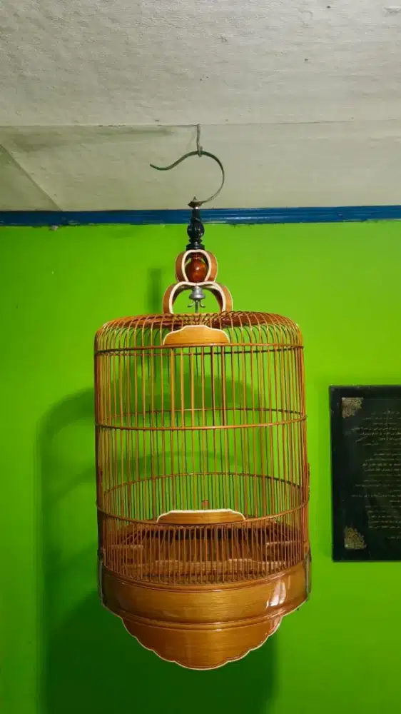 Sangkar bulat lis akrilik