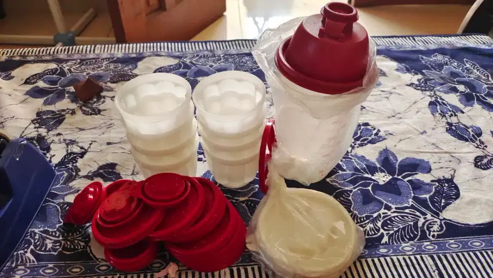 Tupperware tempat agar2 dan gelas shacker
