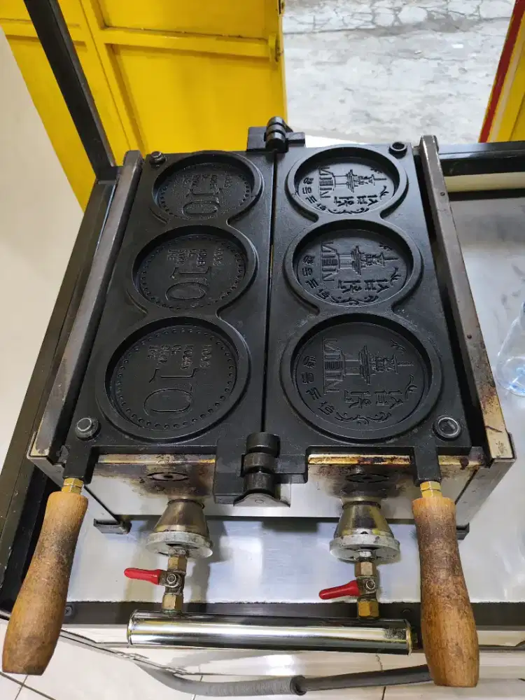 Kompor Gas dan Cetakan Pancake Coin Sawangan
