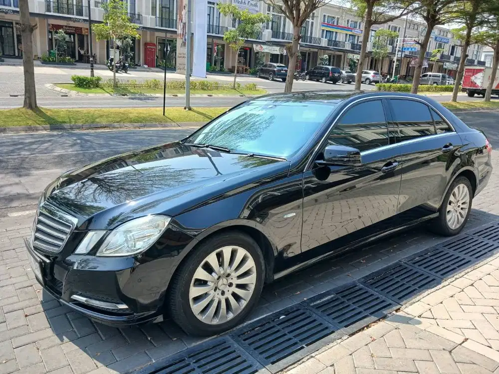 Mercedesz Benz E200 CGI-AT (W212) HITAM 2012 Pribadi  PLAT L