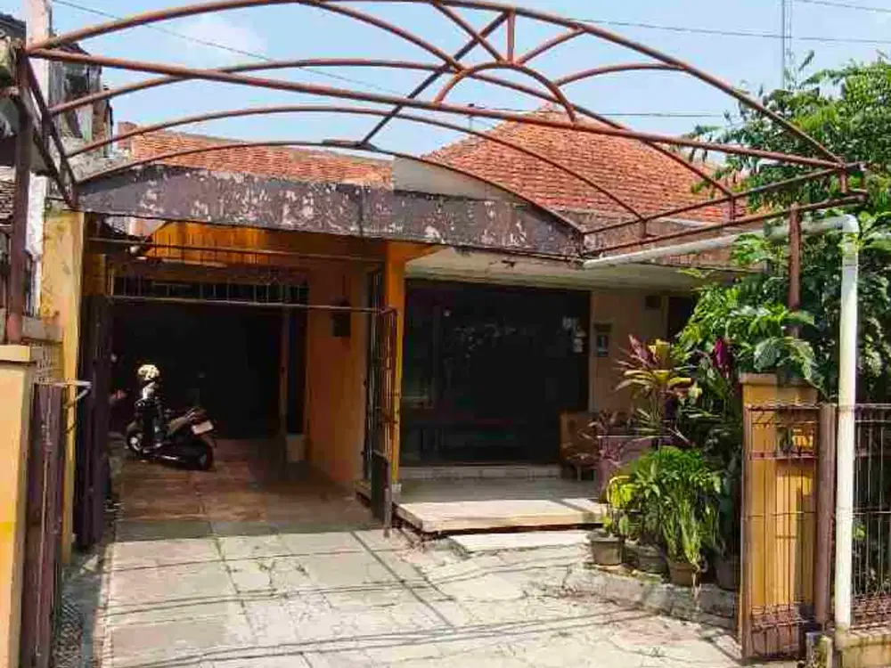 DIJUAL RUMAH TUA HITUNG TANAH JL SUKARAJIN II BANDUNG