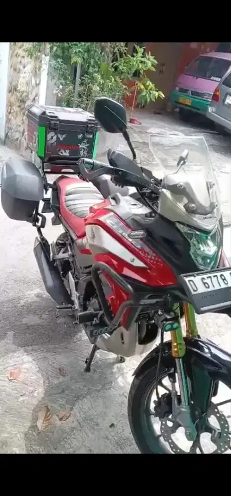 Dijual / Tukar Tambah / Barter Honda CB 150X MERAH dengan Xmax/Nmax
