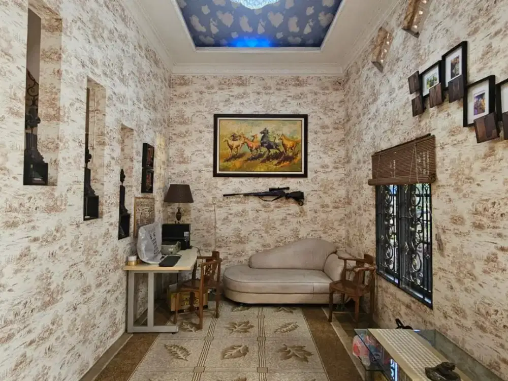 VILLA LUX 3 TINGKAT DI KOMPLEK CEMARA ASRI – HARGA TERJANGKAU!