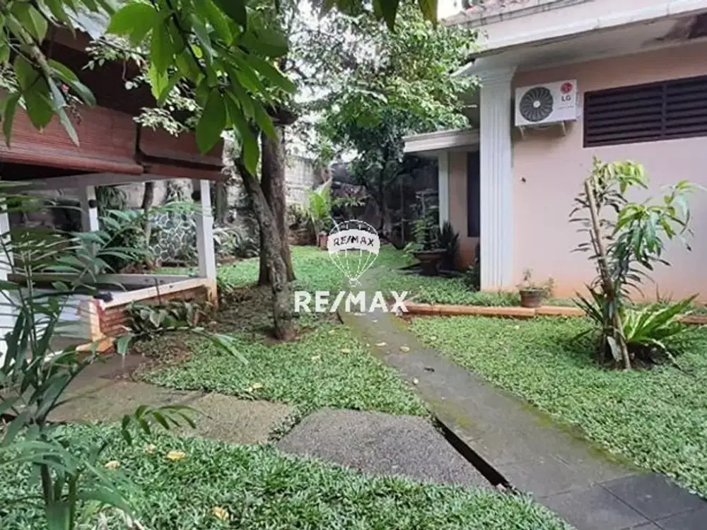 Dijual cepat tanah bonus rumah layak huni pinggir jalan raya daerah Cipulir, Kebayoran Lama