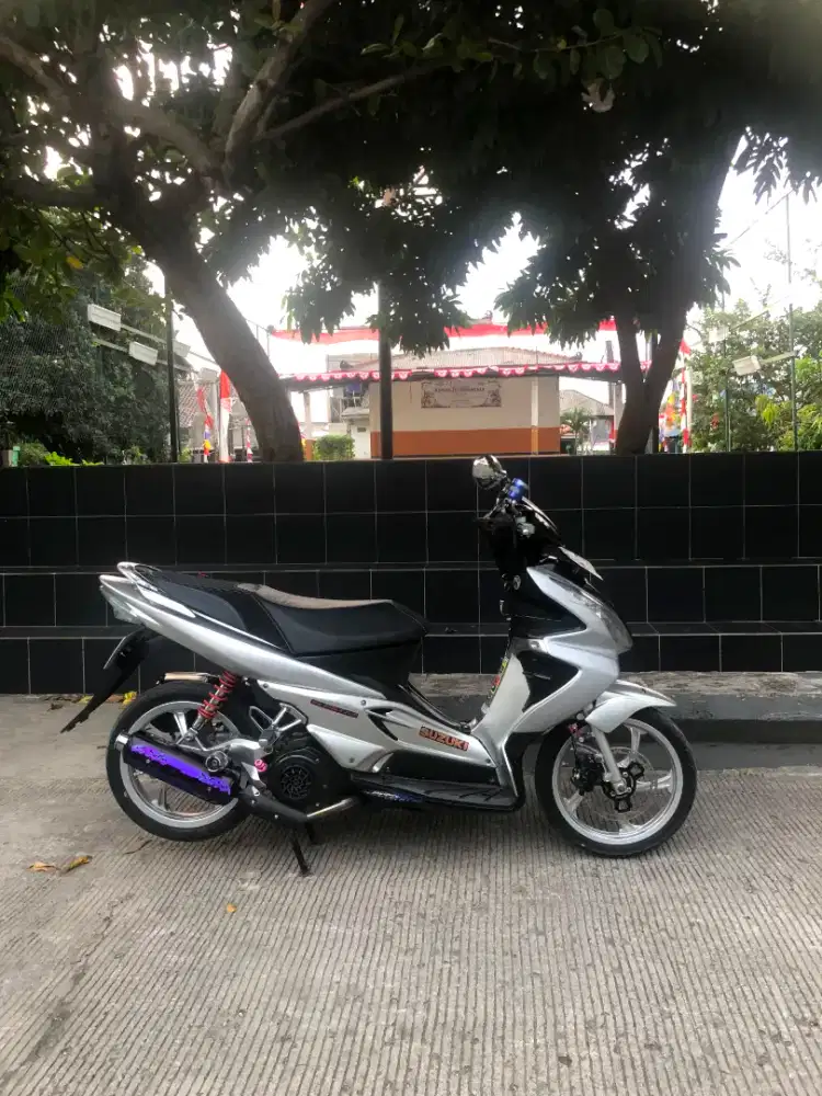 Suzuki Skywave silver