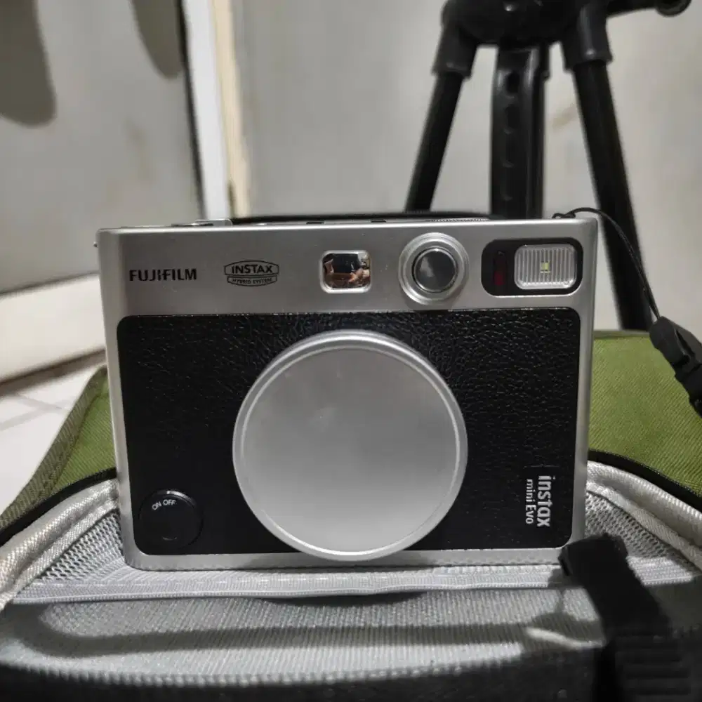 Dijual Fujifilm Instax Mini Evo Black Silver + Bonus Film