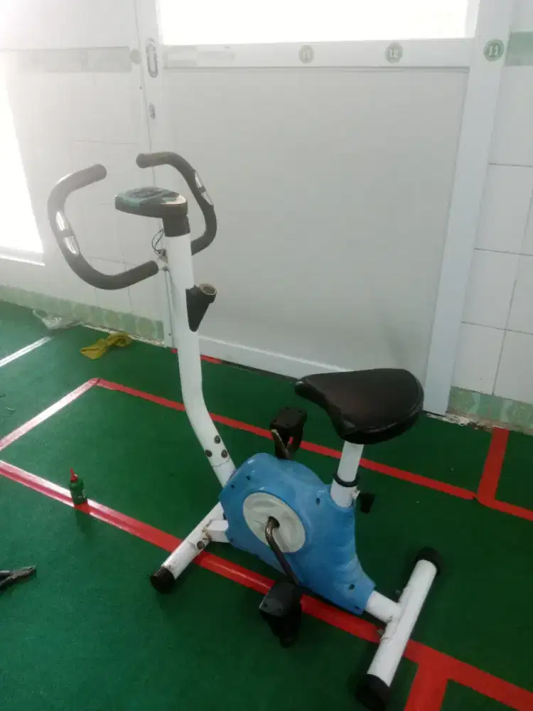 Sepeda statis bekas layak pakai