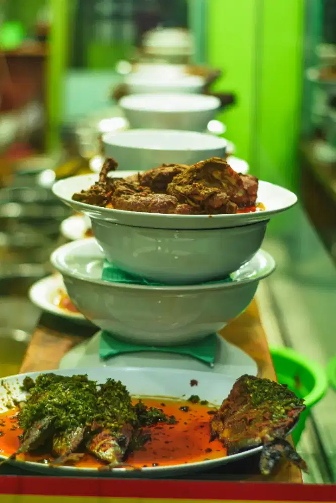 Dibutuhkan karyawan depan untuk rumah makan padang