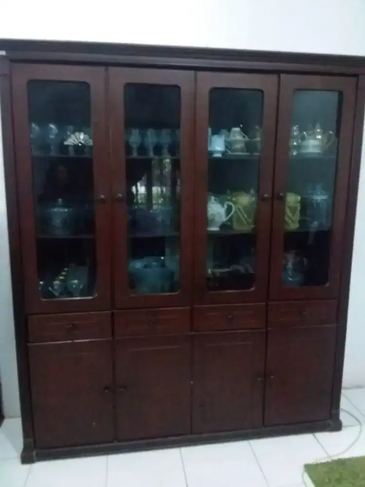 Lemari Kayu Klasik