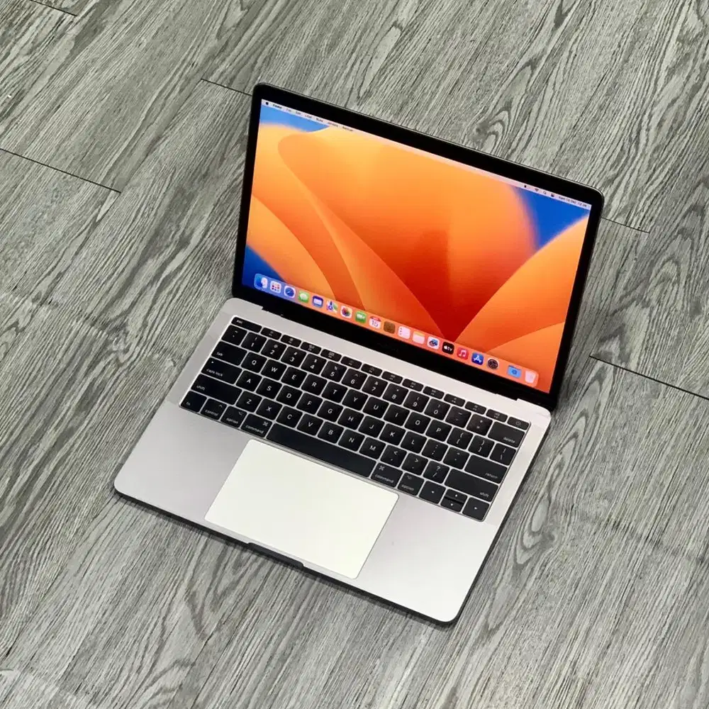 MACBOOK PRO 2017 8GB/256GB MURAH
