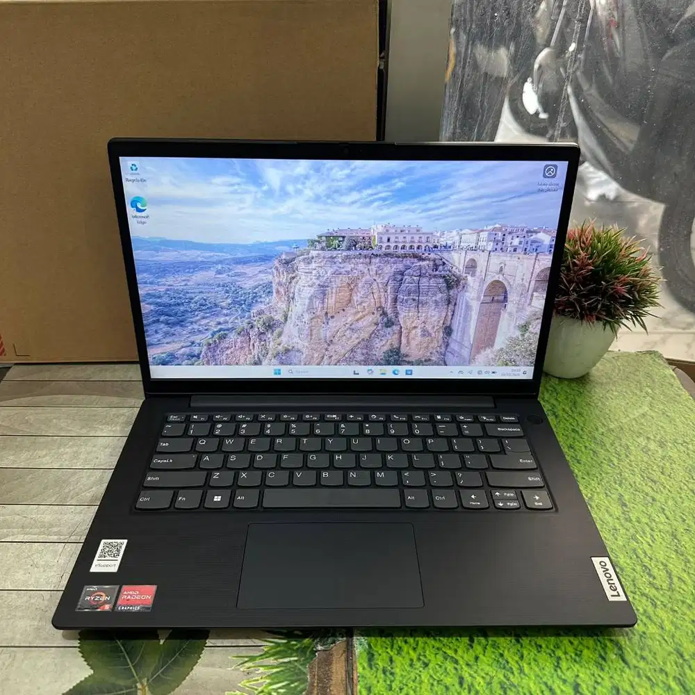 New Lenovo V14 G4 AMN Ryzen 5-7520U 16GB 512GB 14 FHD Windows 11