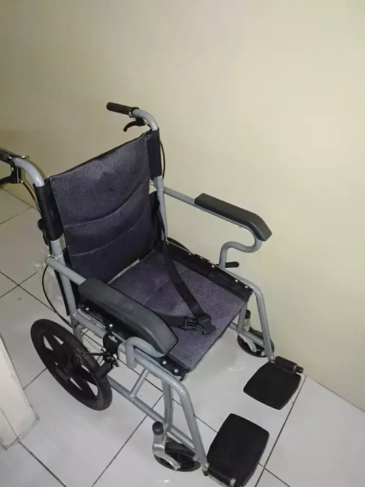 Dijual Kursi Roda Seperti Baru