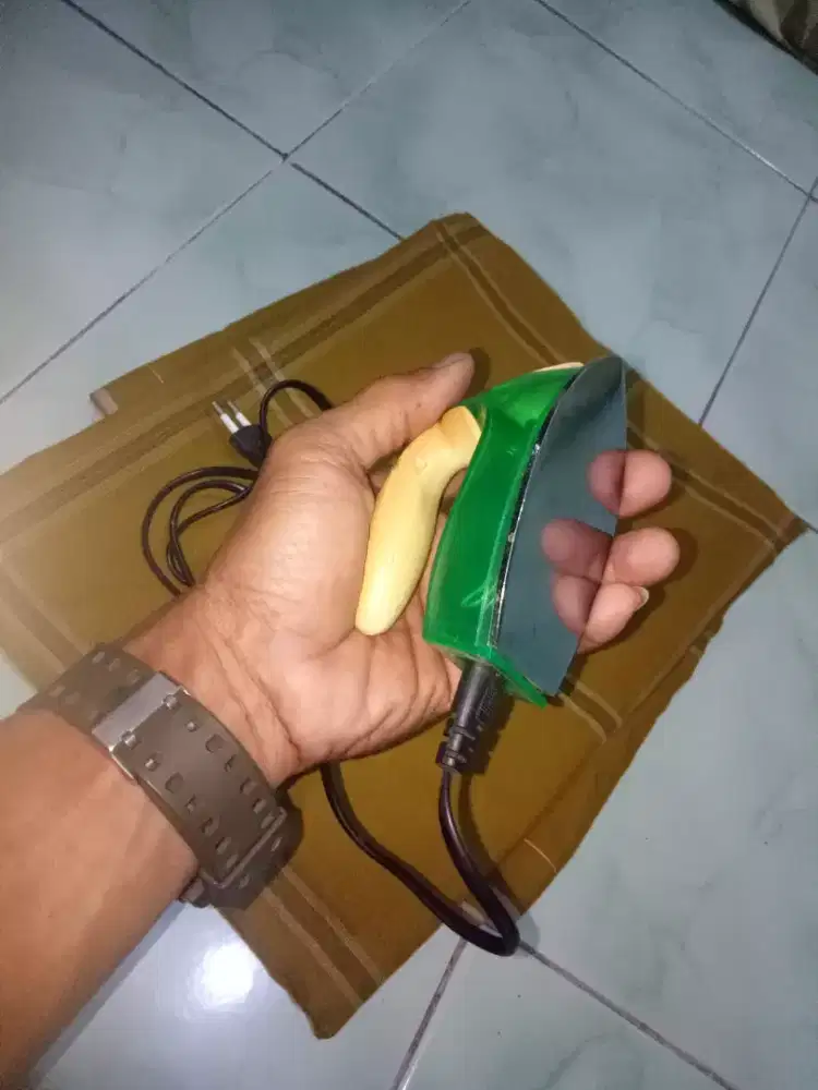 SETRIKA SUPER MINI NORMAL JOSS BUAT TRAVELING 50 RIBU AJA