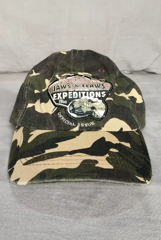 Topi Jaws & Claws Expeditions - Universal Studios Singapore