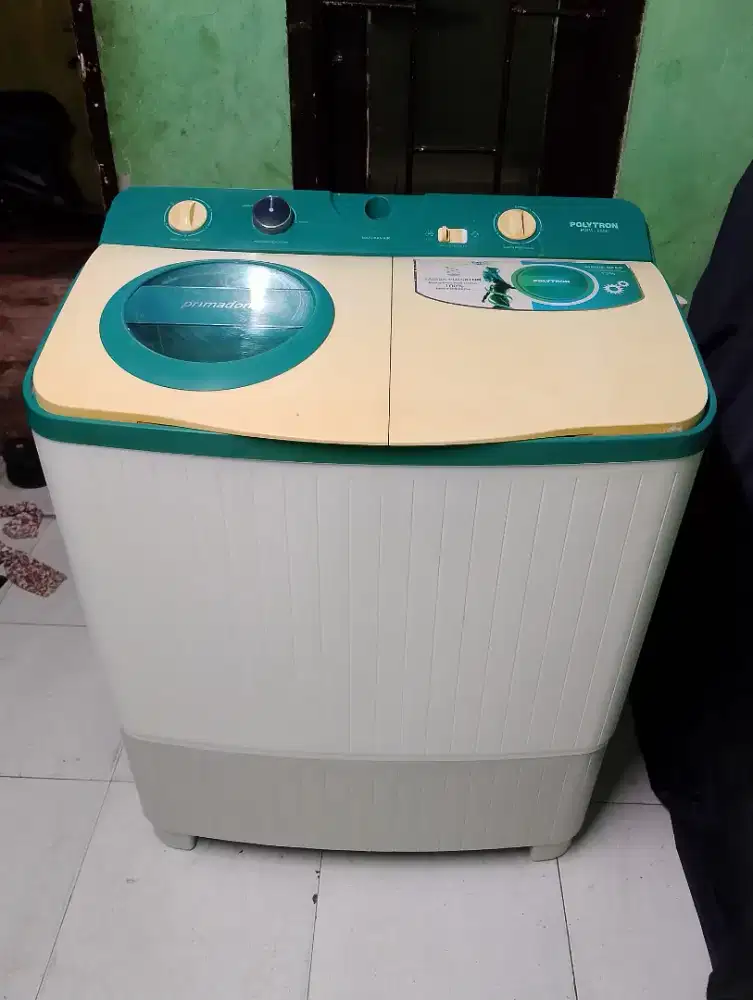 Mesin cuci Polytron 9kg